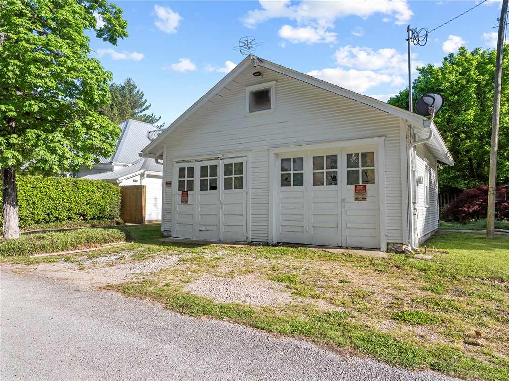 main property photo 23