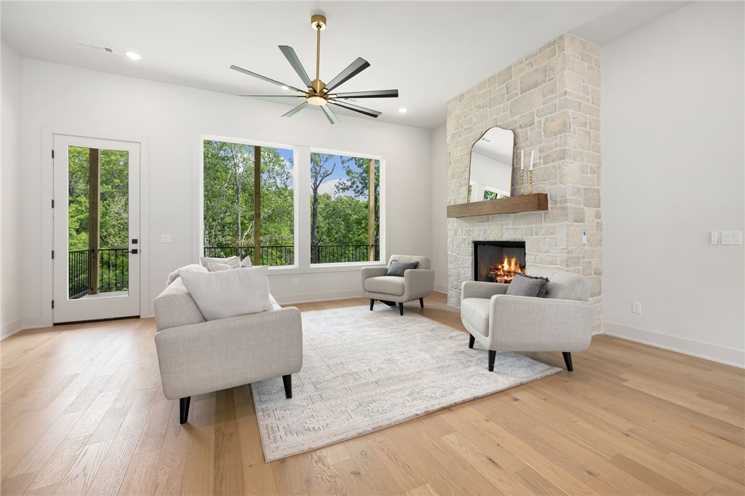 property viewer photo 2