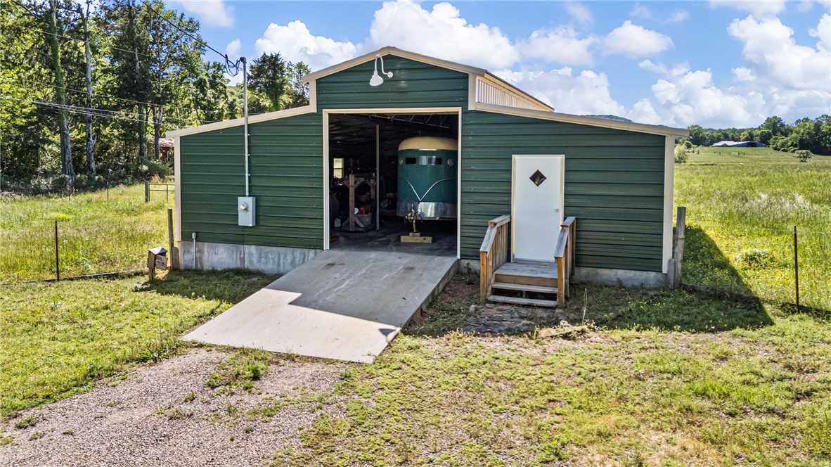 main property photo 33