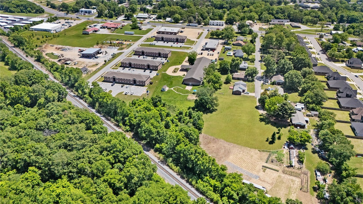 main property photo 40