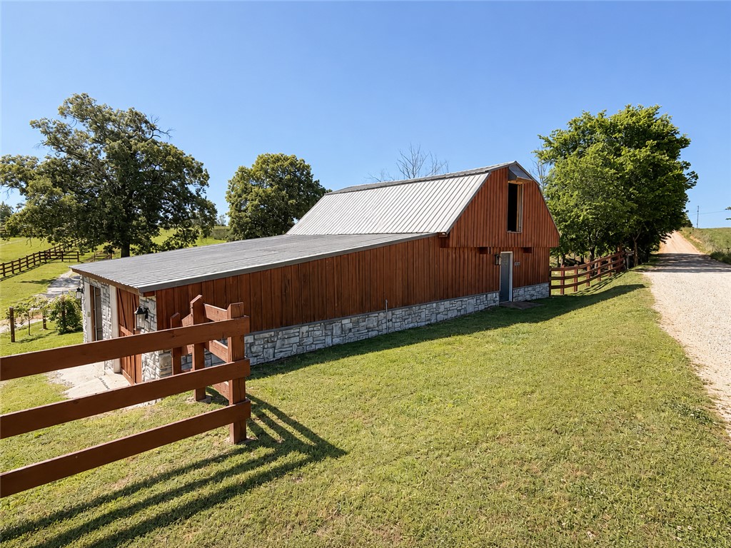main property photo 40