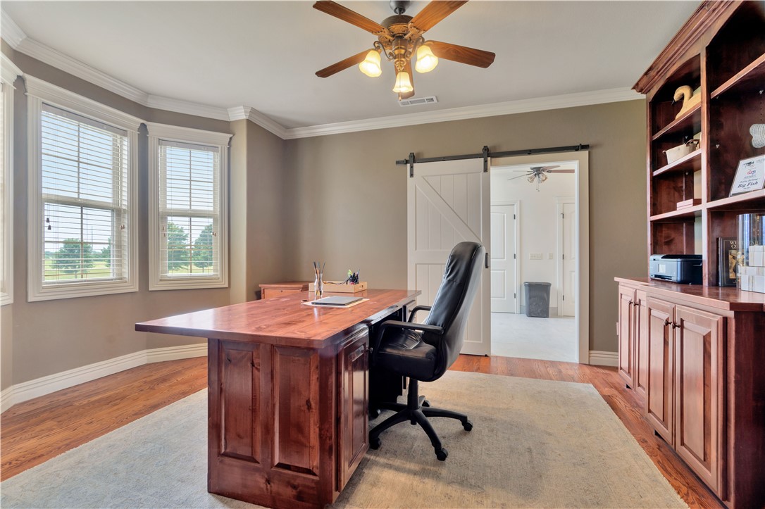 main property photo 9