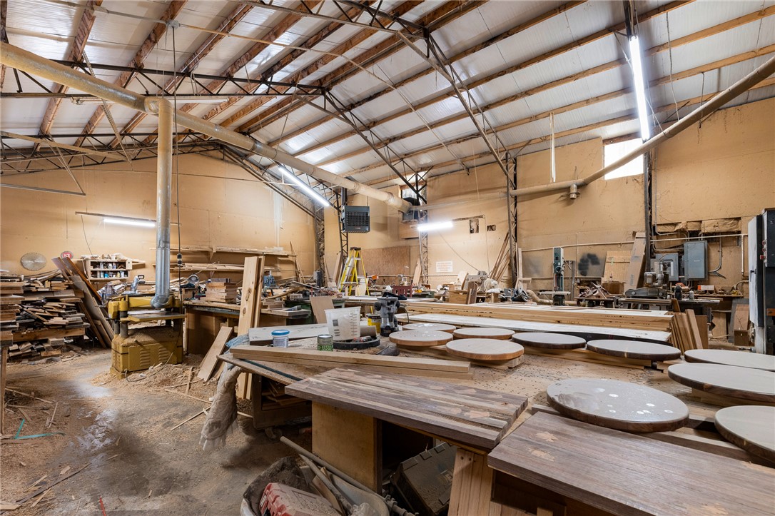 main property photo 28