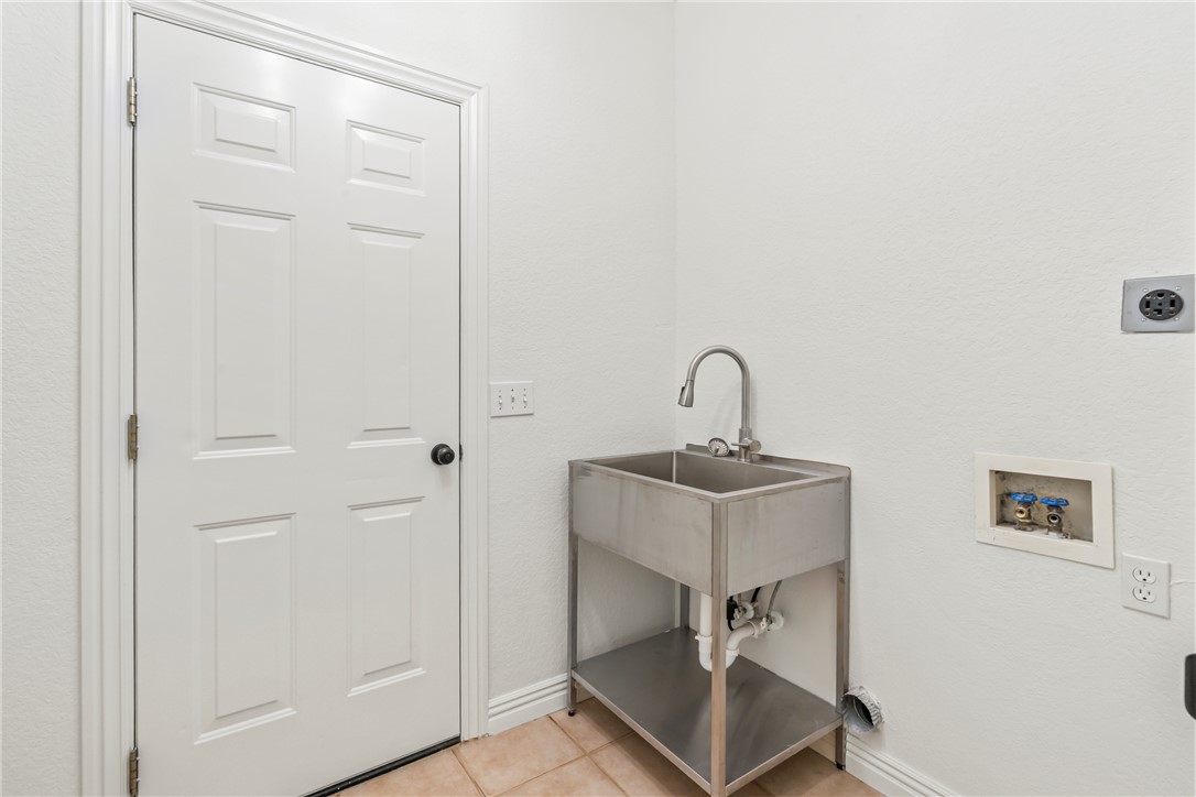 main property photo 15
