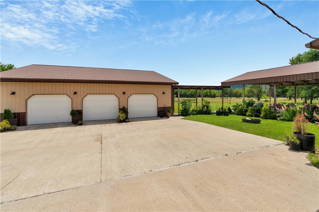 main property photo 11