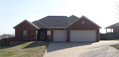 image of property with 4 Bed | 2 Bath | 1,964 Sqft