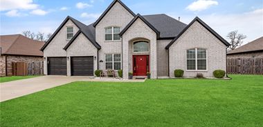 image of property with 4 Bed | 2 Bath | 2,381 Sqft