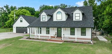 image of property with 3 Bed | 2 Bath | 2,818 Sqft