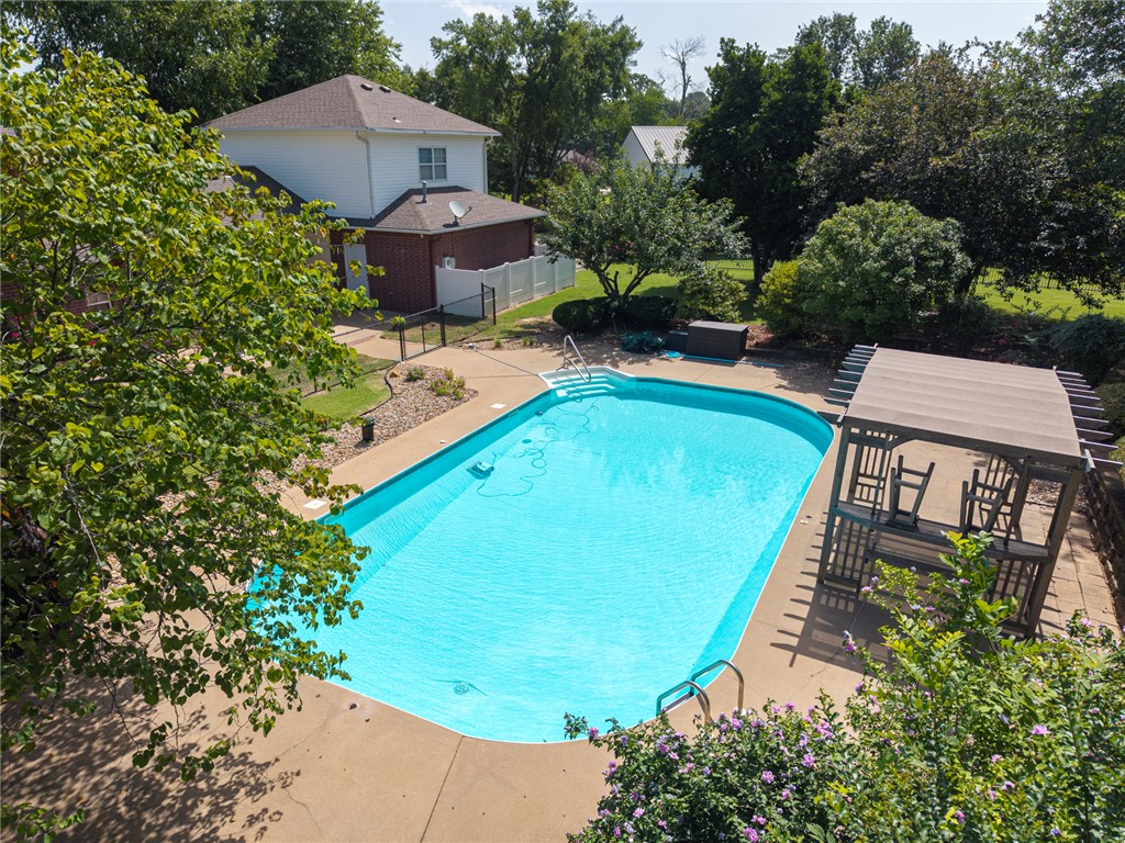 main property photo 41