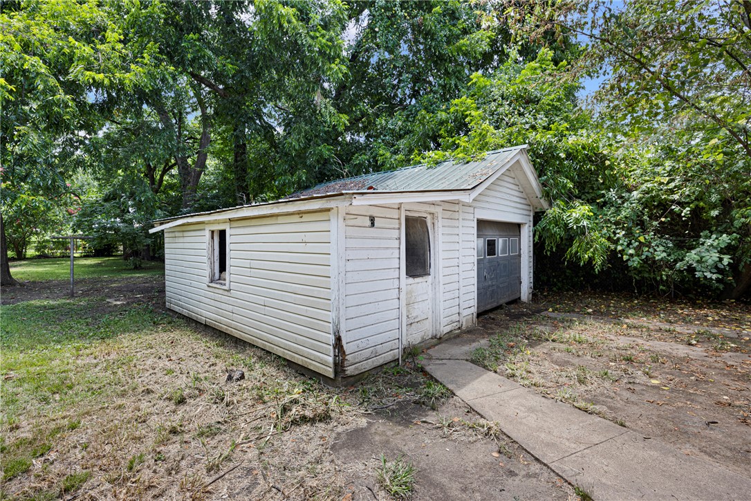 main property photo 34