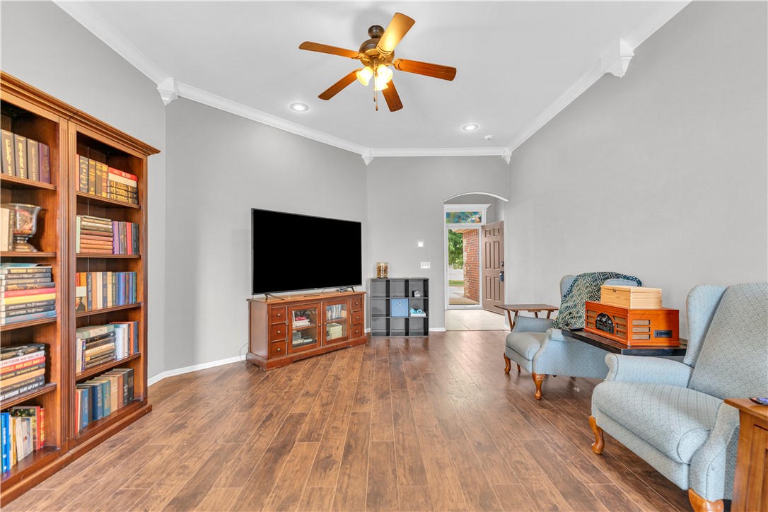 main property photo 8