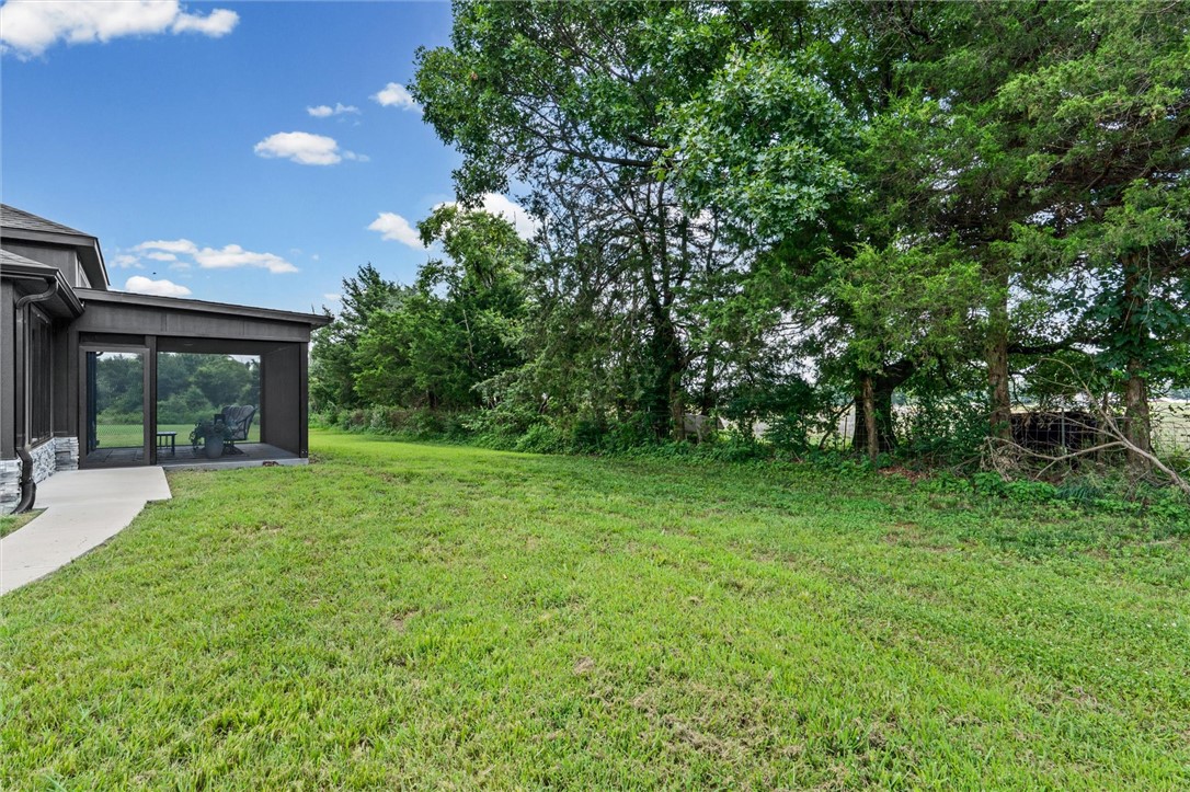 main property photo 40