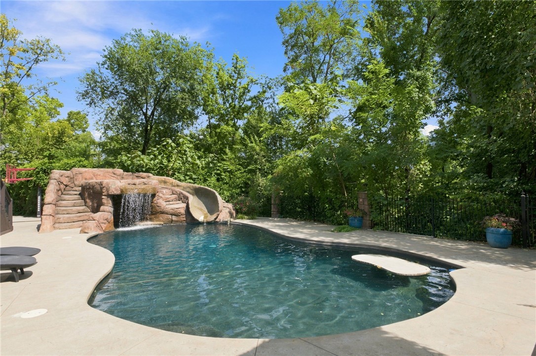 main property photo 35