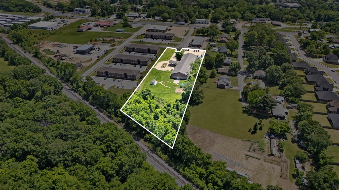 main property photo 40