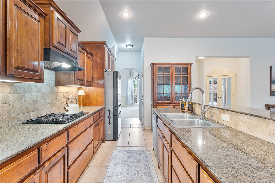 main property photo 9