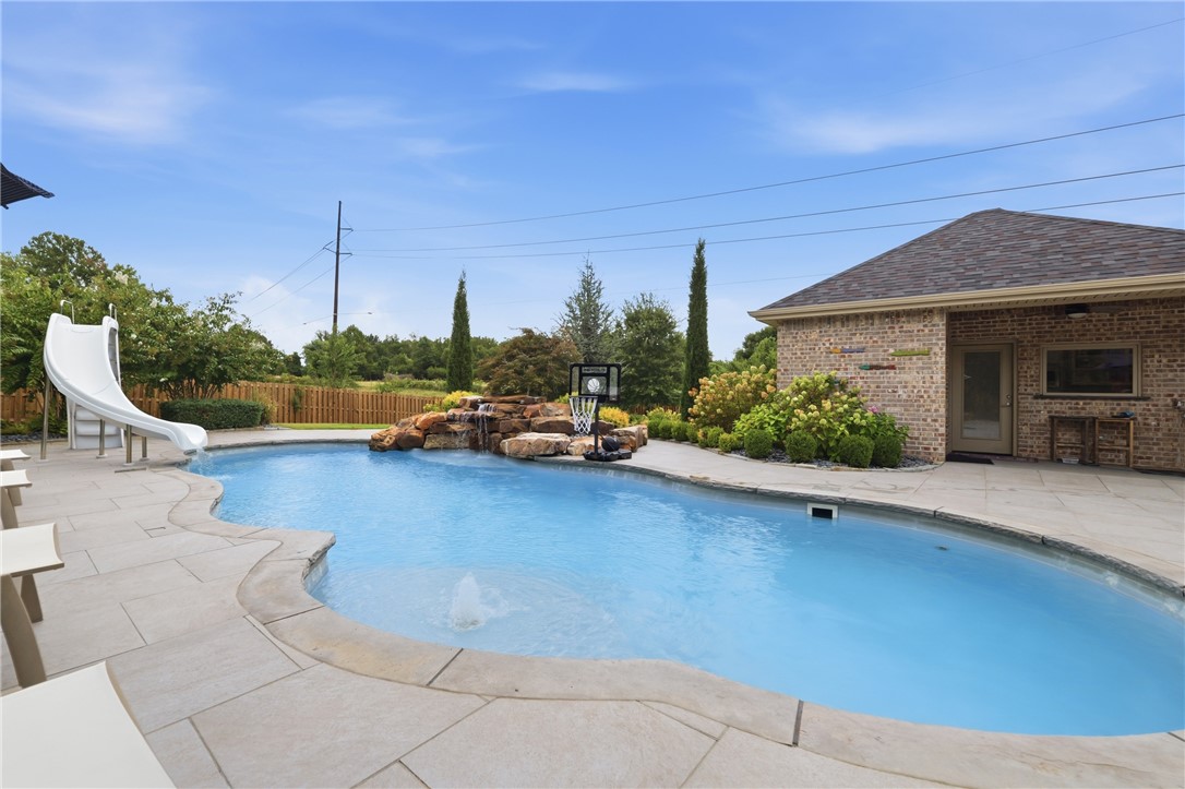 main property photo 23