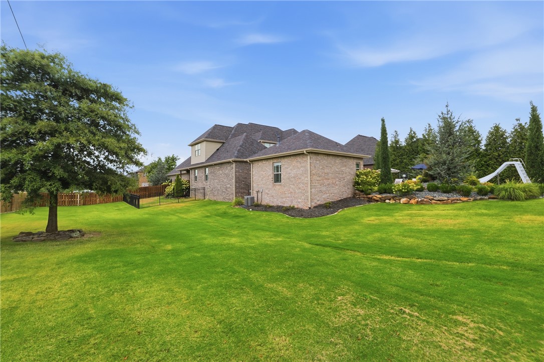main property photo 28