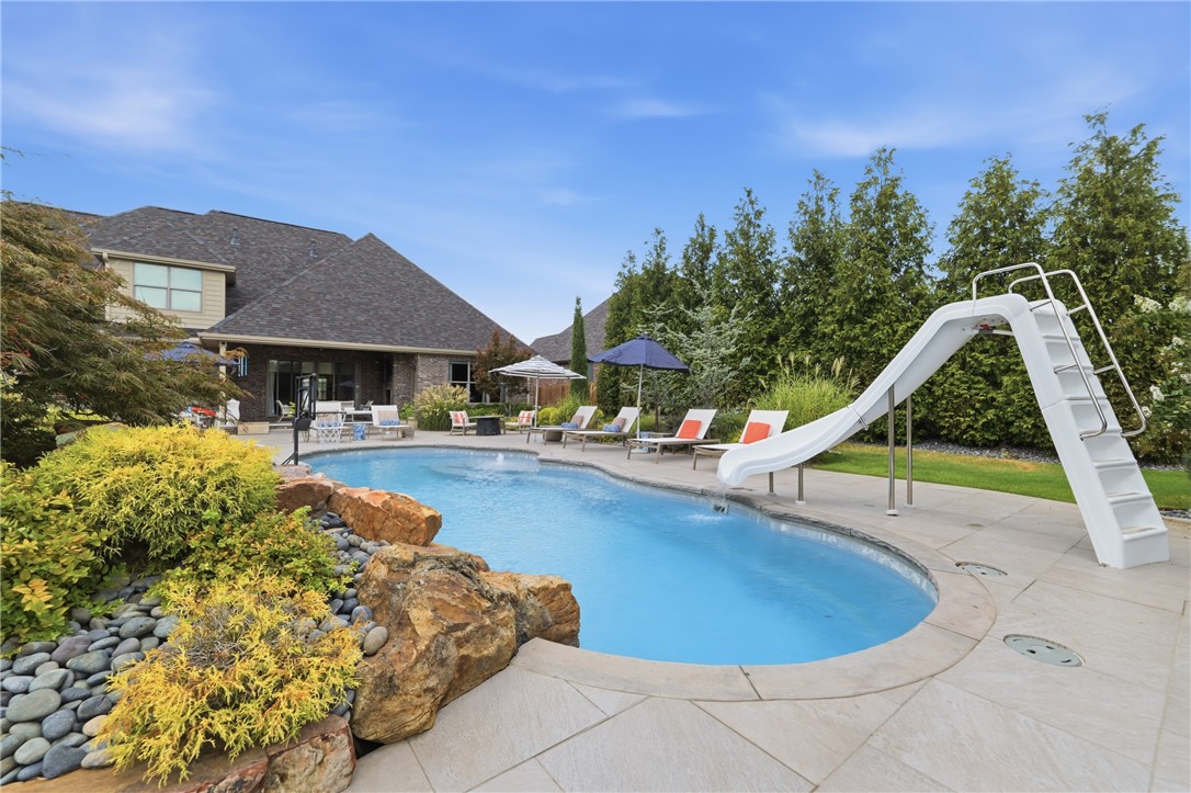 main property photo 5