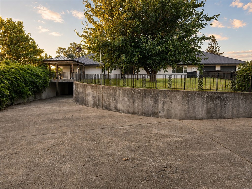 main property photo 4