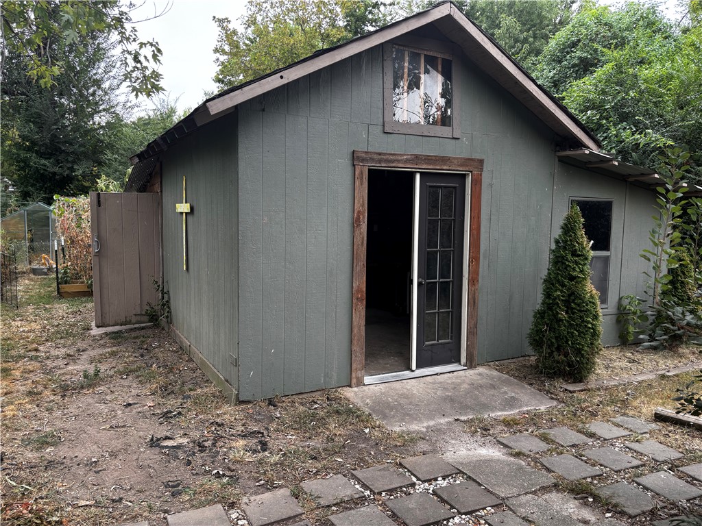 main property photo 17