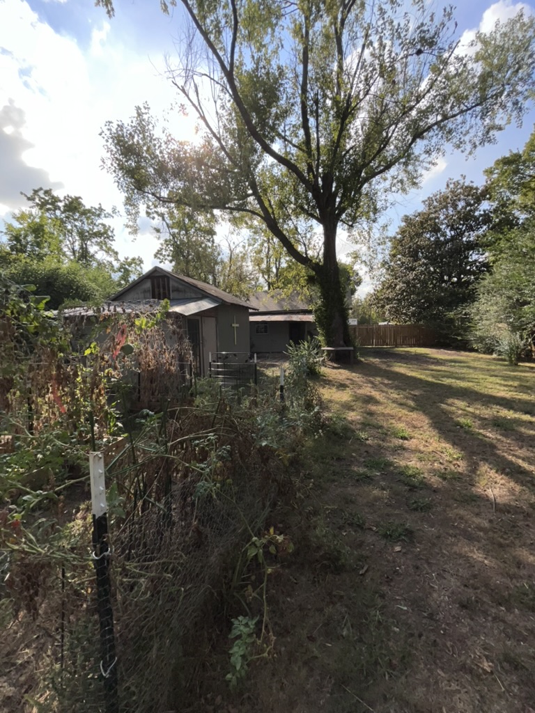 main property photo 28