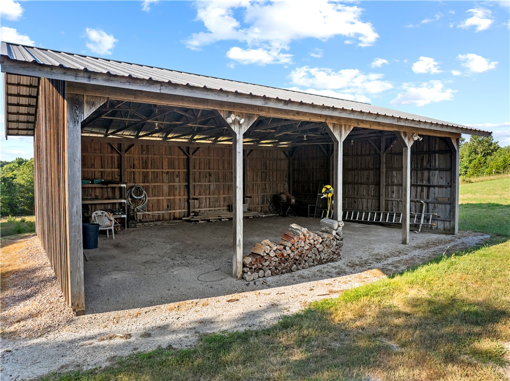 main property photo 40