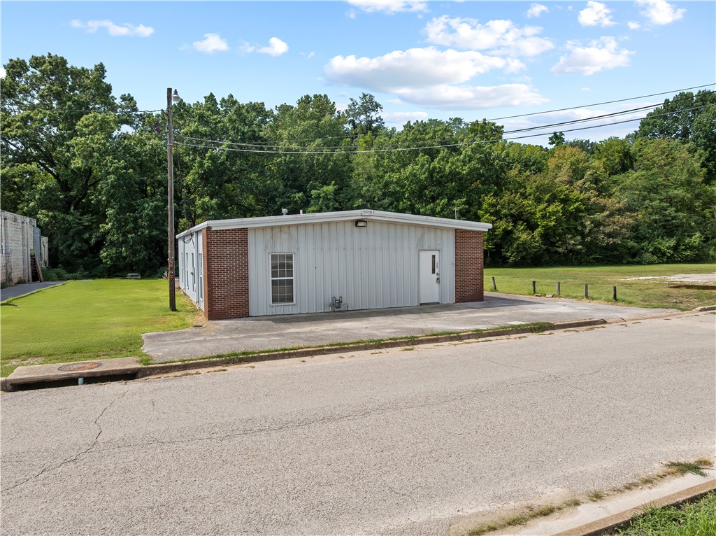 main property photo 9