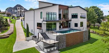 image of property with 6 Bed | 5 Bath | 8,015 Sqft
