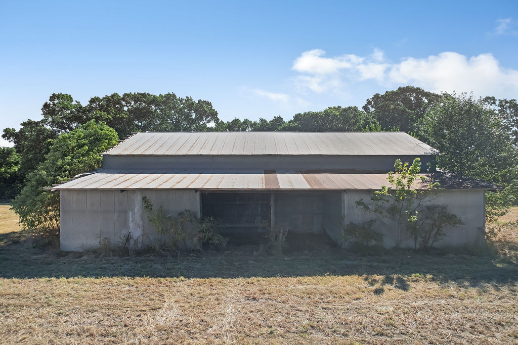 main property photo 10