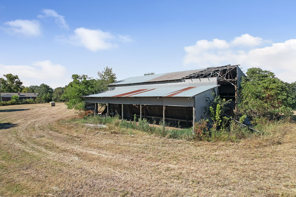main property photo 11