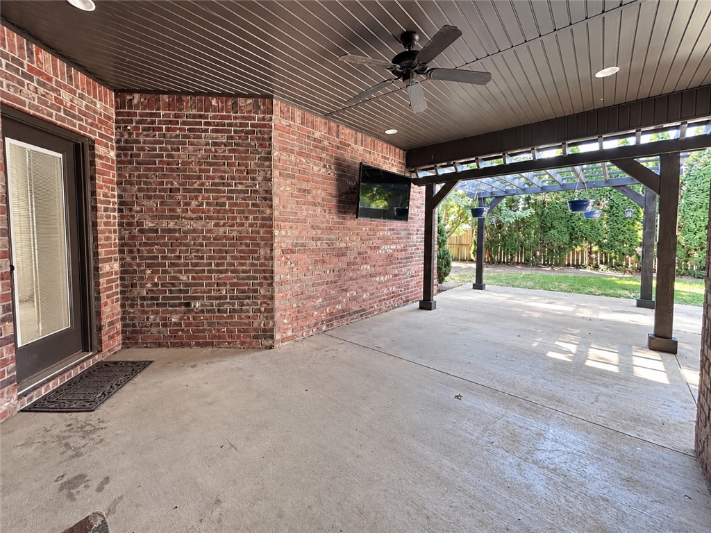 main property photo 30