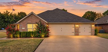 image of property with 4 Bed | 2 Bath | 2,262 Sqft