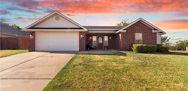 image of property with 3 Bed | 2 Bath | 1,261 Sqft