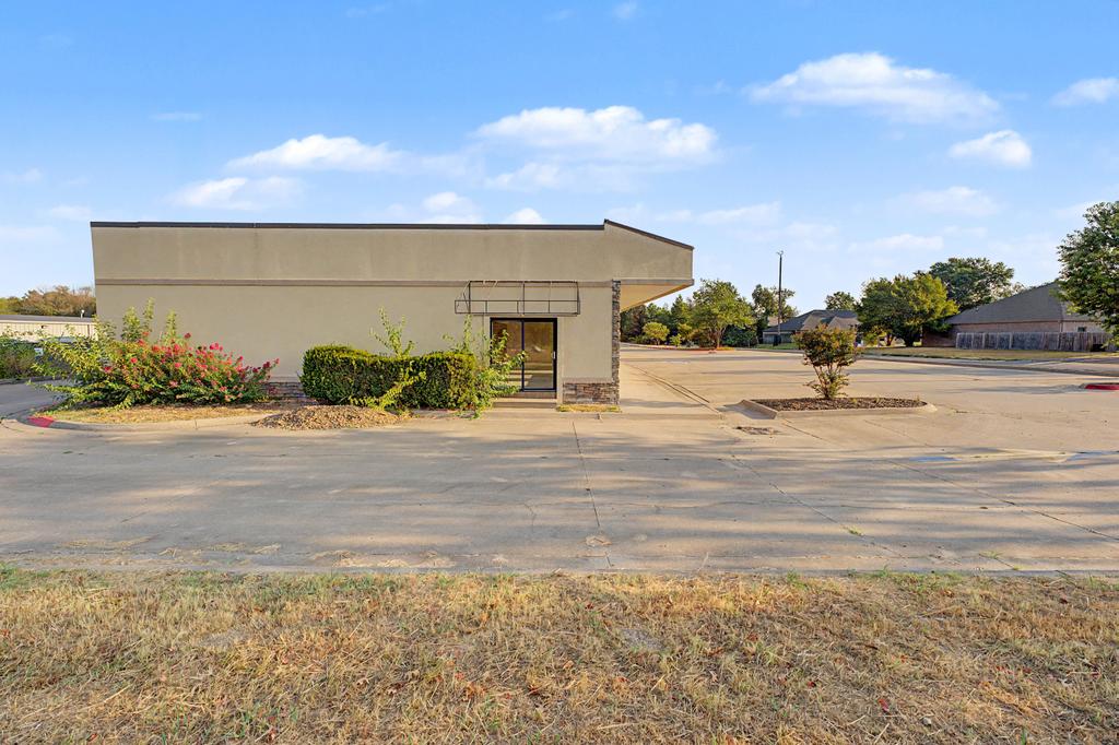 main property photo 16