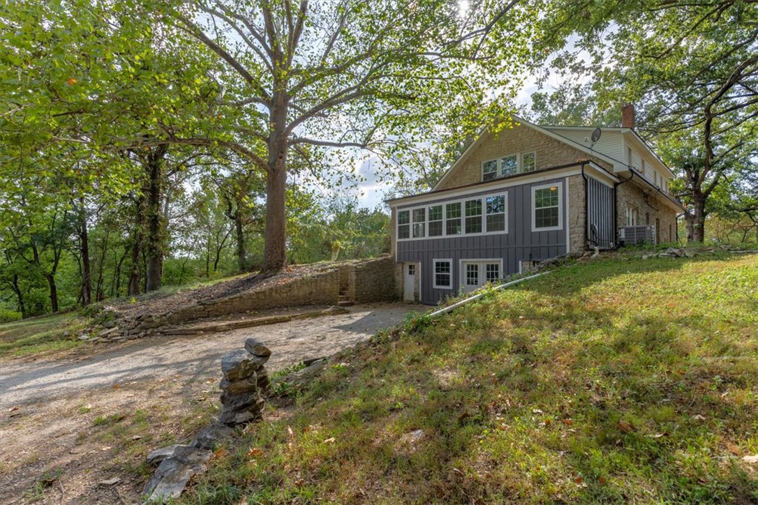 main property photo 28