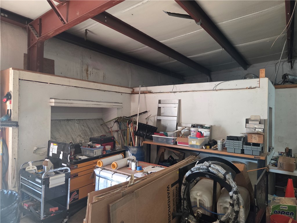 main property photo 13