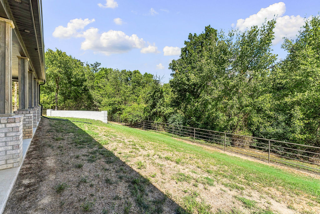 main property photo 30