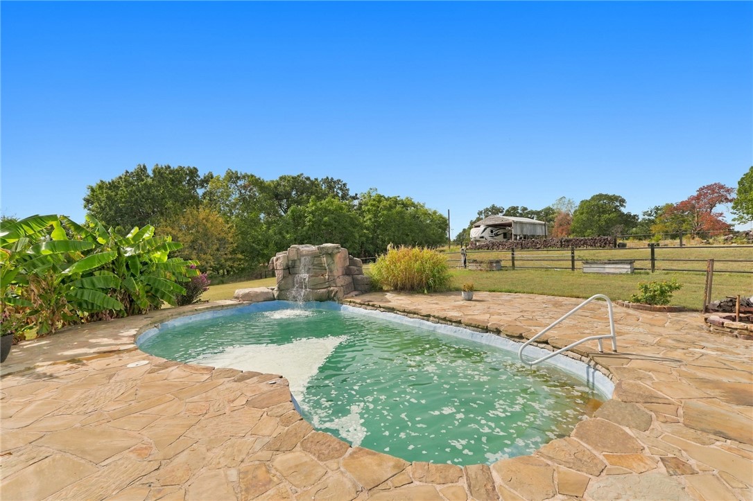 main property photo 6