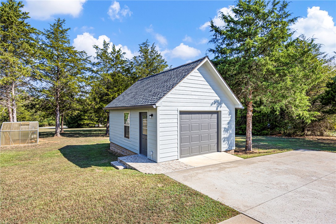 main property photo 40