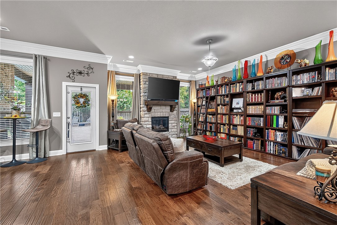 main property photo 6