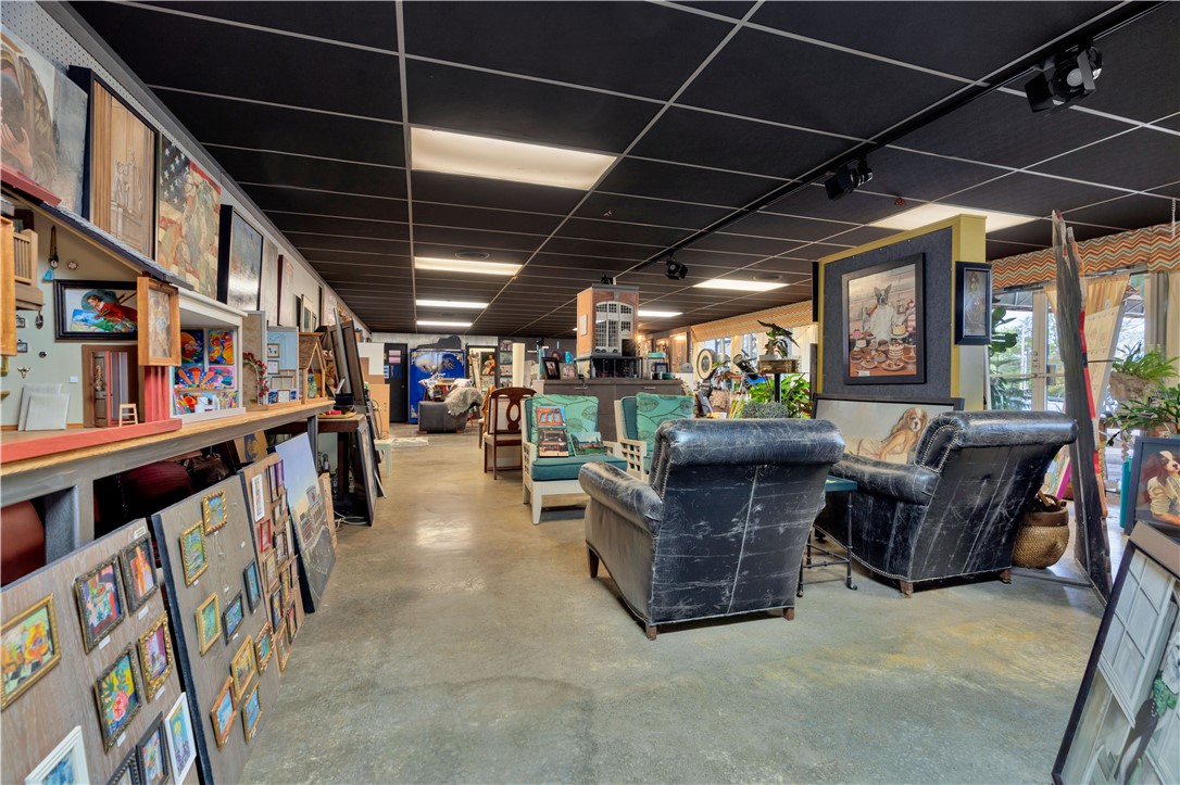 main property photo 10