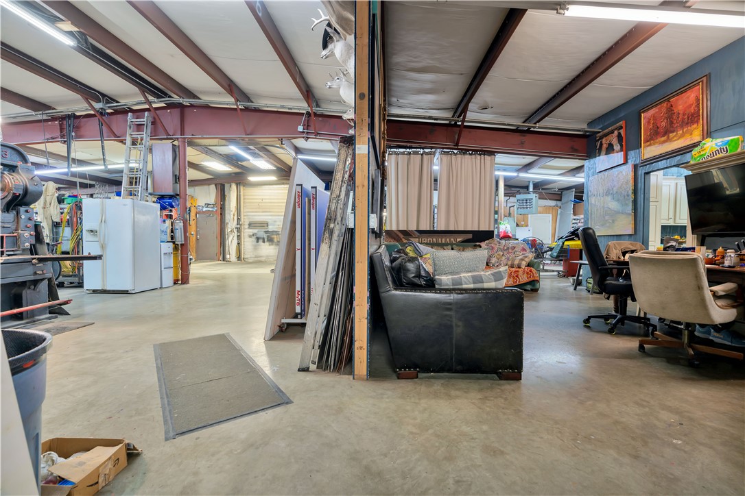 main property photo 11