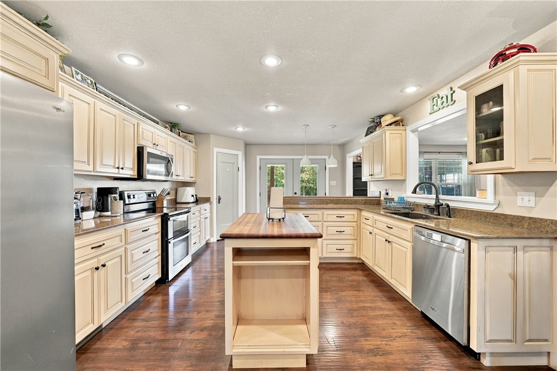 main property photo 14