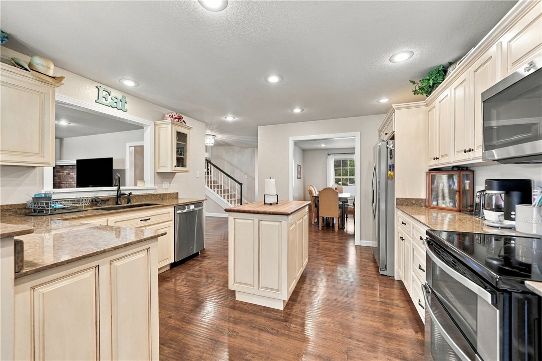 main property photo 16