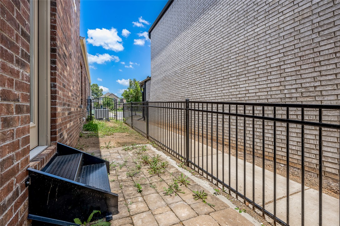 main property photo 18