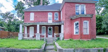 image of property with 5 Bed | 2 Bath | 2,305 Sqft