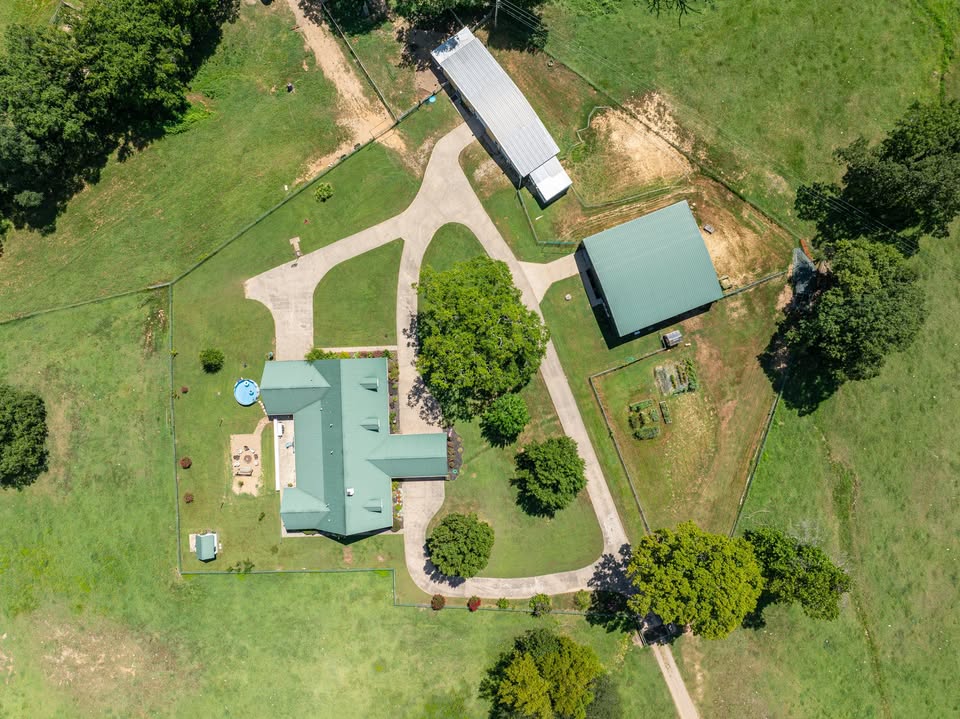 main property photo 35