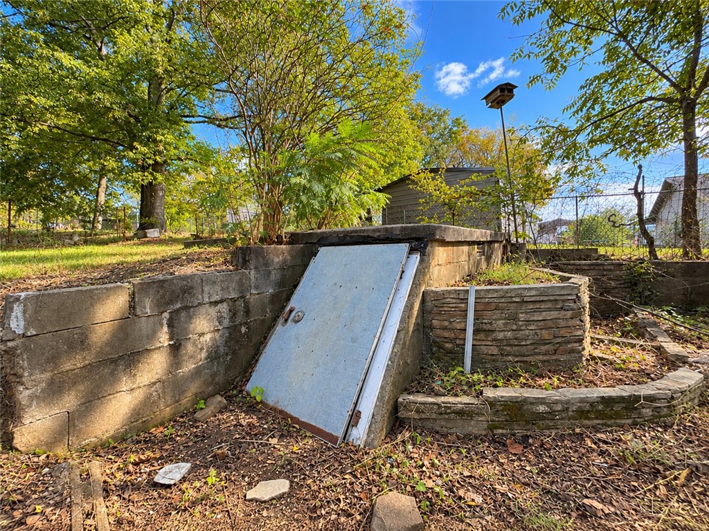 main property photo 28