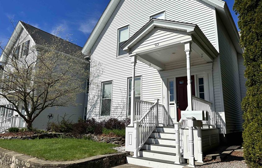 92 Ash St, Manchester, NH 03104