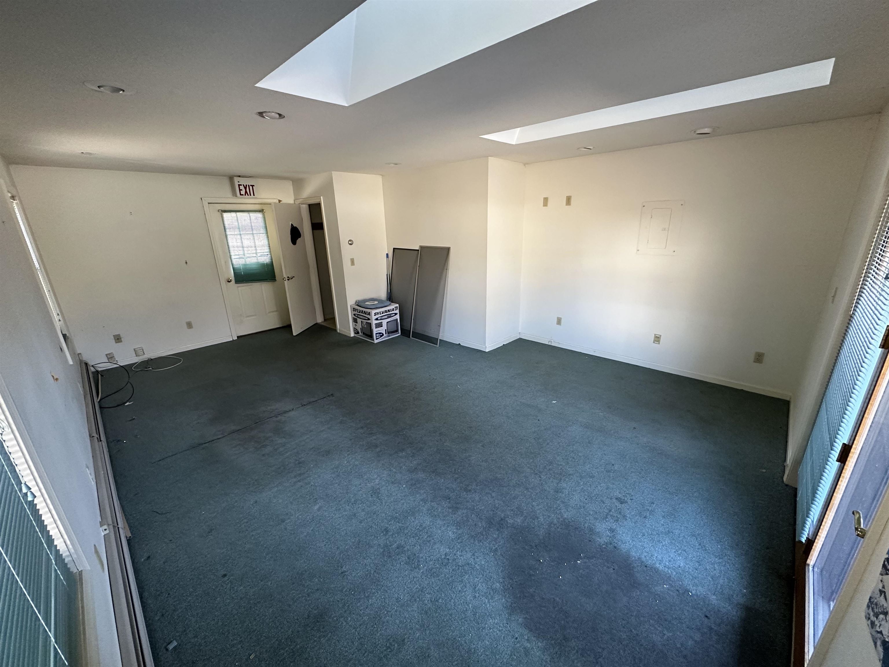 main property photo 13